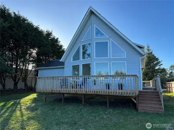570 Canal Drive Ne, Ocean Shores, WA 98569