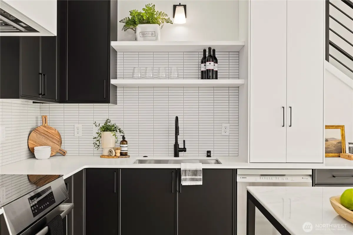 2562 W 30th Avenue W, Seattle, WA 98199 - #1