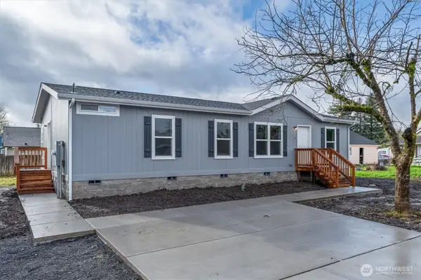 601 Helton Street, Castle Rock, WA 98611