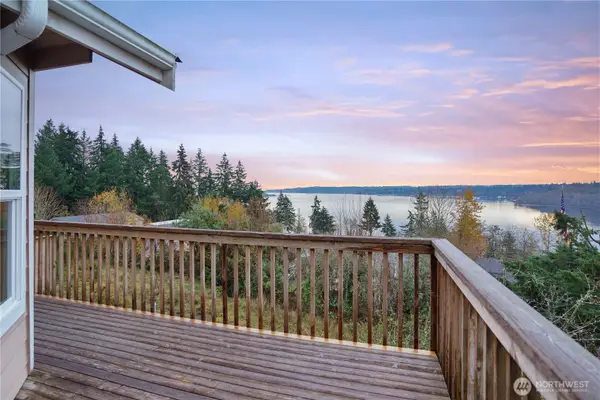 1934 W Earhart Street, Bremerton, WA 98312