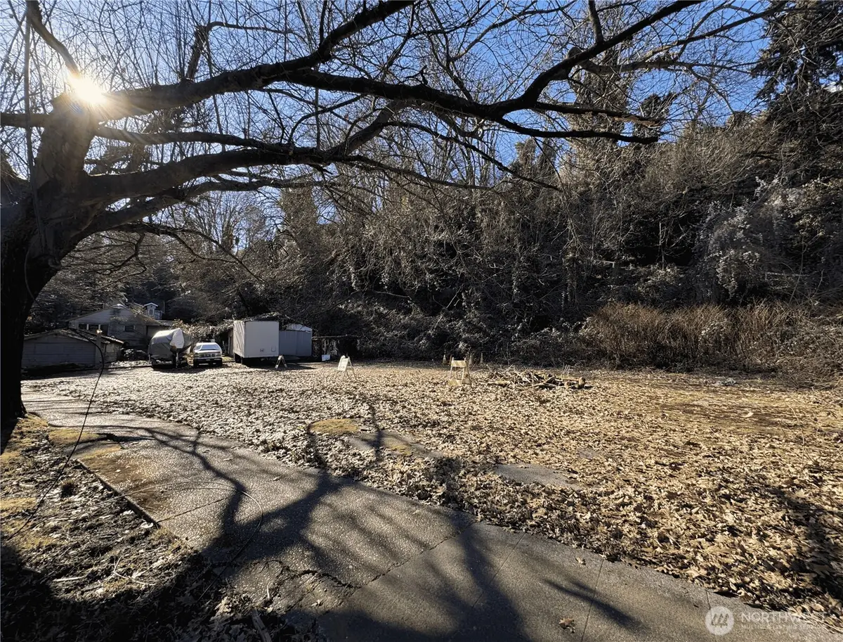 2121 Aurora Avenue N, Seattle, WA 98109 - #1