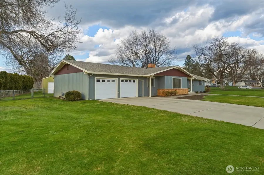 305 NE A Street, College Place, WA 99324 - #2