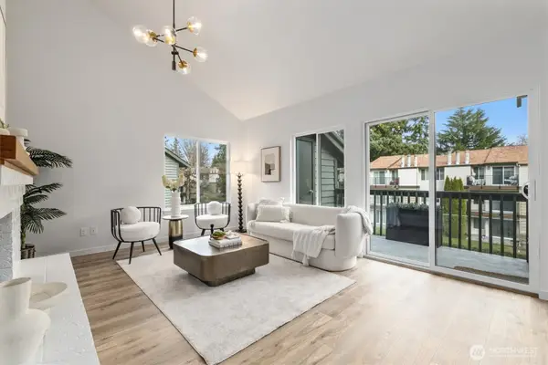 12904 126th Court Ne #J-301, Kirkland, WA 98034