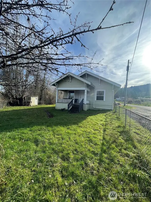 2101 Henkle Street, Raymond, WA 98577