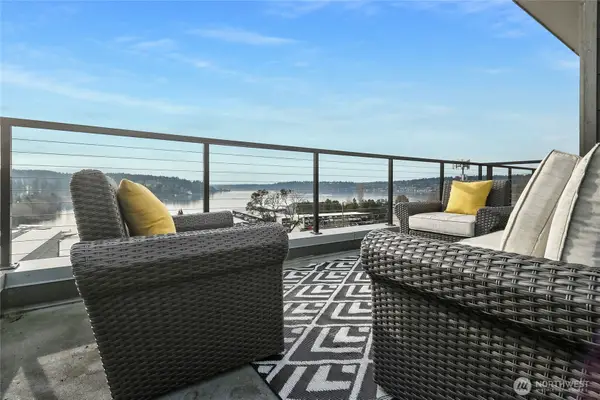 6225 NE 181st Street #101, Kenmore, WA 98028