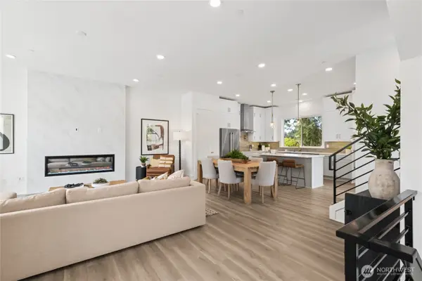 18809 99th Place Ne #C, Bothell, WA 98011