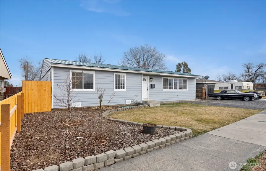 1457 W Lee Street, Moses Lake, WA 98837 - #2