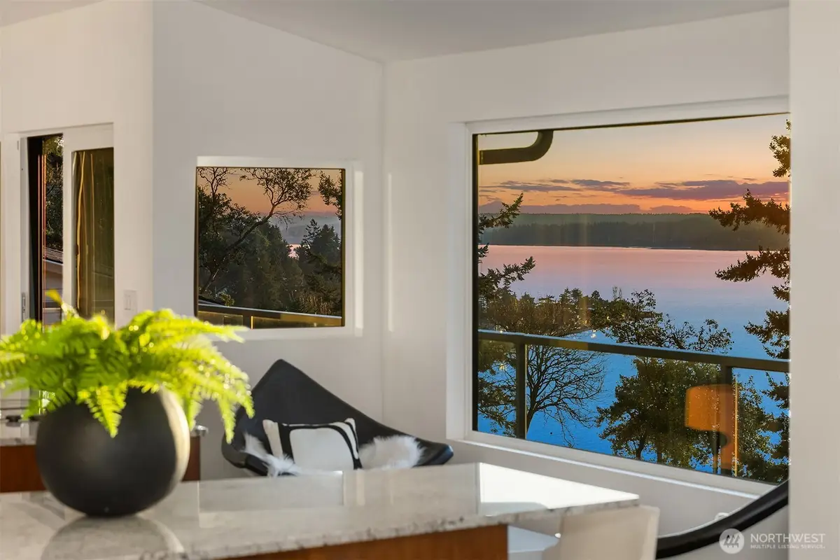 15733 25th Avenue Sw, Burien, WA 98166 - #1