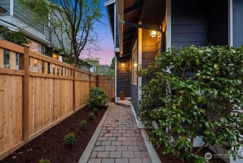 221 4th Street S, Kirkland, WA 98033 - #2