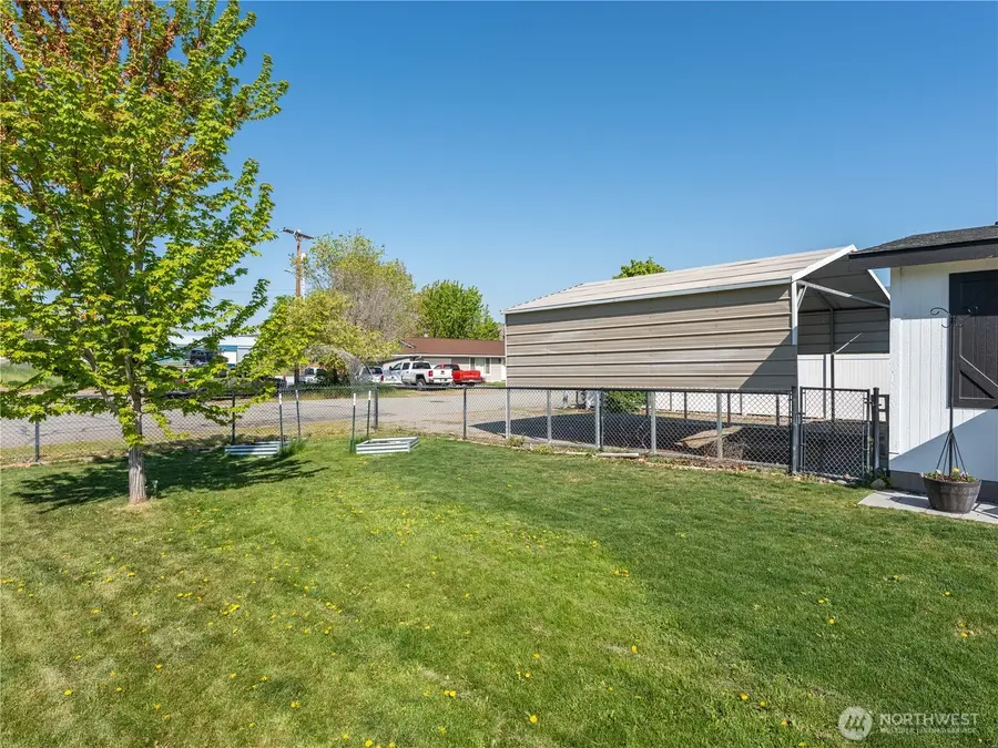 105 3rd Street Sw, Rock Island, WA 98850 - #2