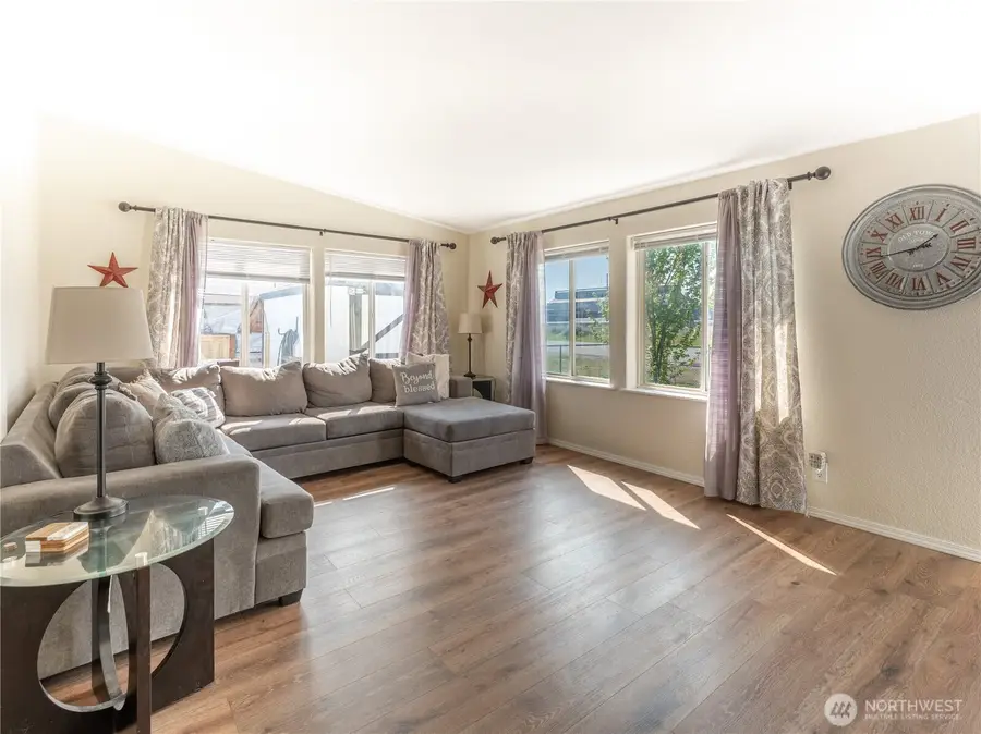 105 3rd Street Sw, Rock Island, WA 98850 - #3