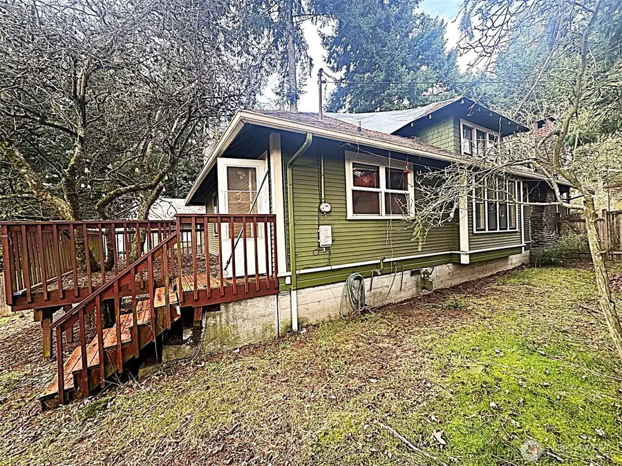 10733 Interlake Avenue N, Seattle, WA 98133 - #2