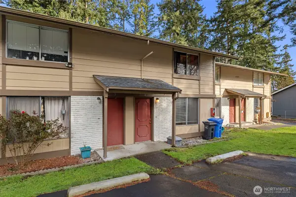 800 SW Harrier Circle #4, Oak Harbor, WA 98277
