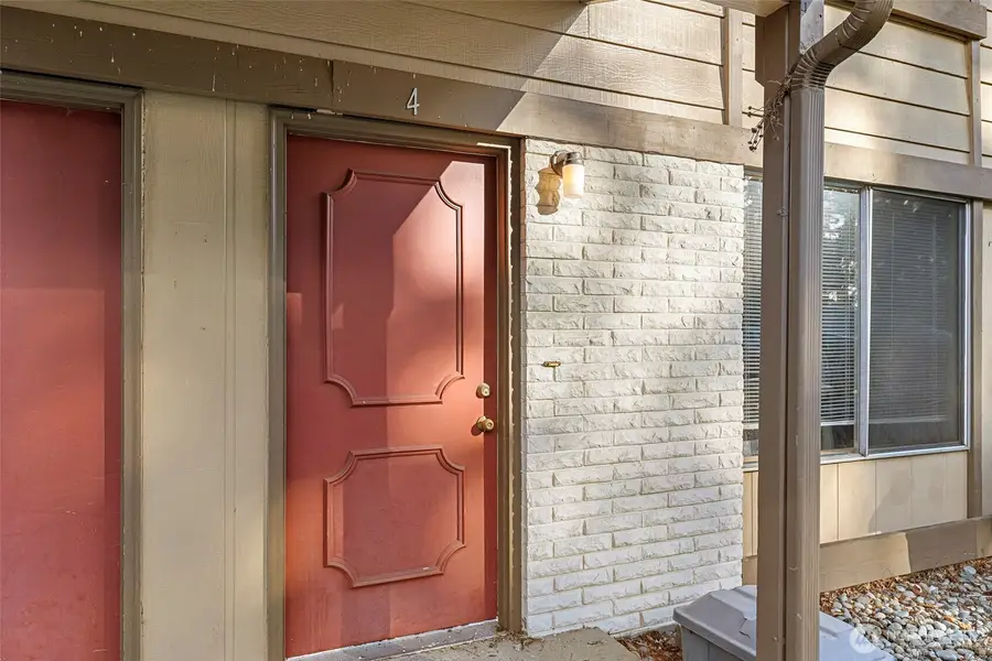 800 SW Harrier Circle #4, Oak Harbor, WA 98277 - #3