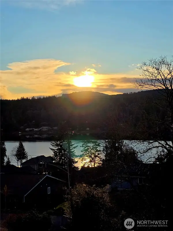 1404 Eastlake Drive, Bremerton, WA 98312