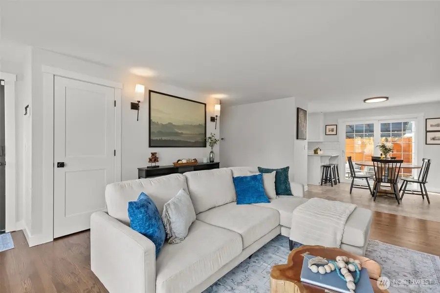 915 Monroe Avenue Ne, Renton, WA 98056 - #3