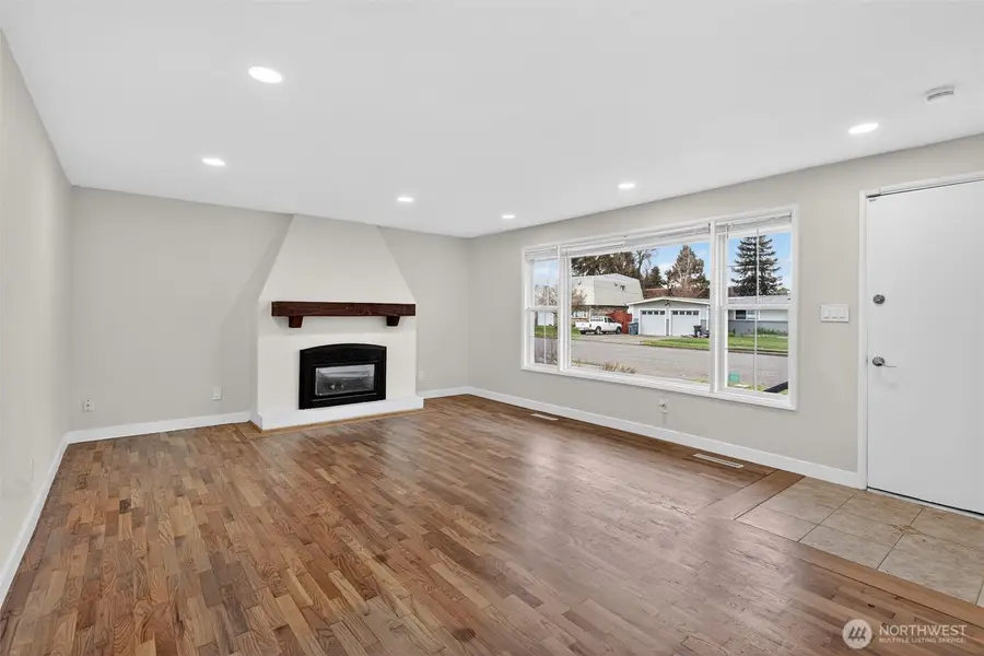 804 7th Avenue Nw, Puyallup, WA 98371 - #3