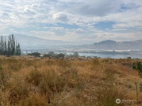 315 NW Deep River Court, East Wenatchee, WA 98802