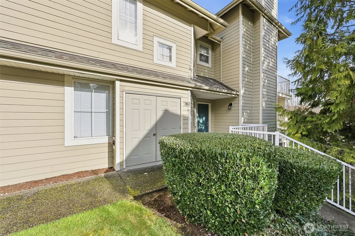 2046 Newport Way Nw #11-7, Issaquah, WA 98027 - #1