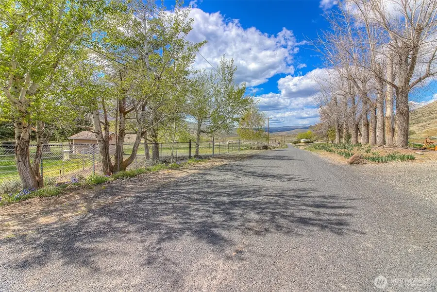 1260 Burbank Creek Road, Yakima, WA 98901 - #2