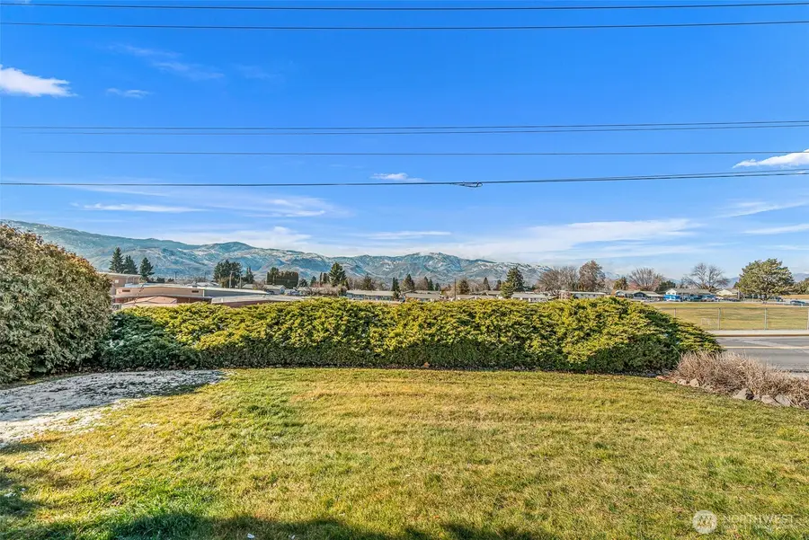 655 N Kansas Avenue, East Wenatchee, WA 98802 - #3