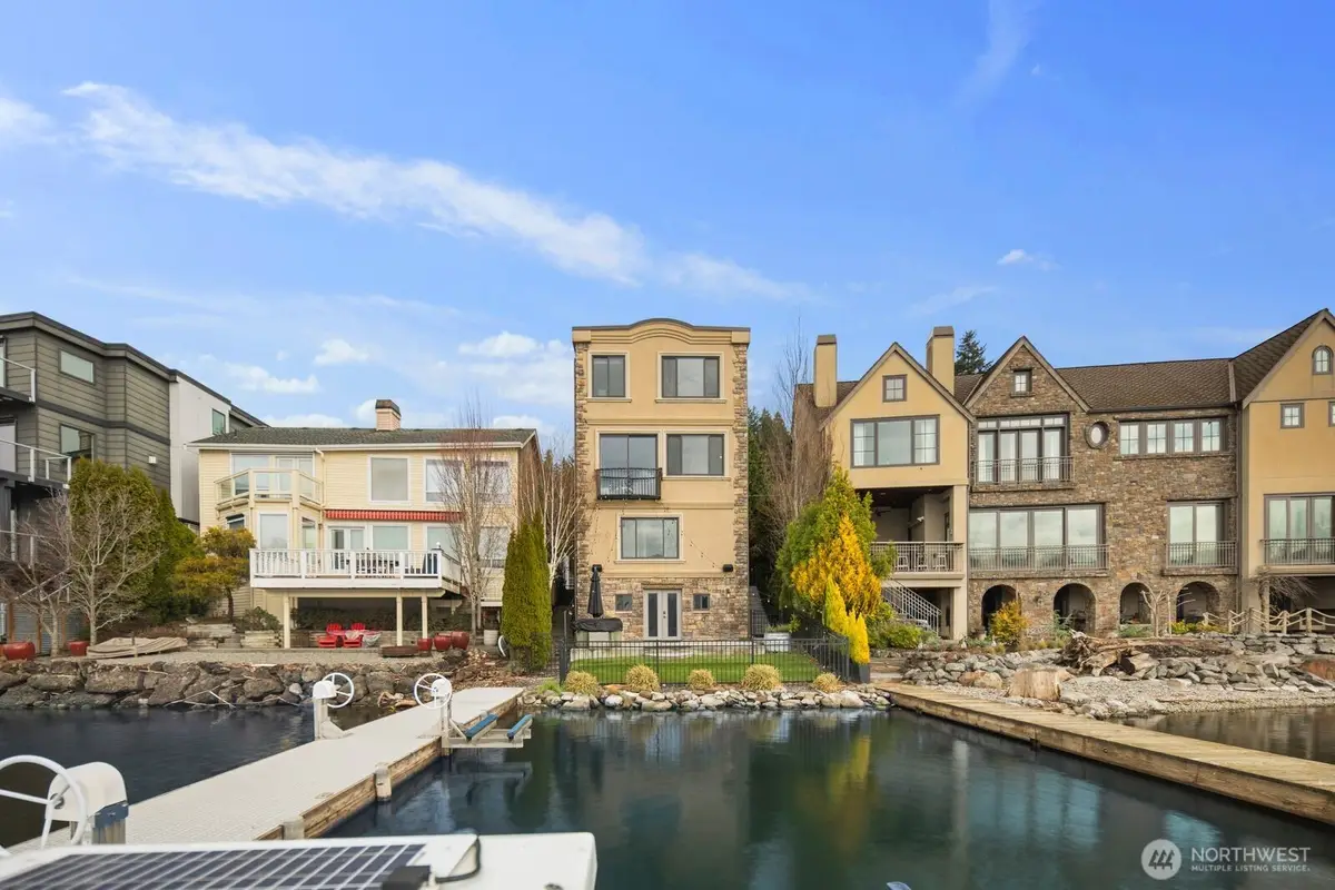 4013 E Lake Sammamish Shore Lane, Sammamish, WA 98075 - #1