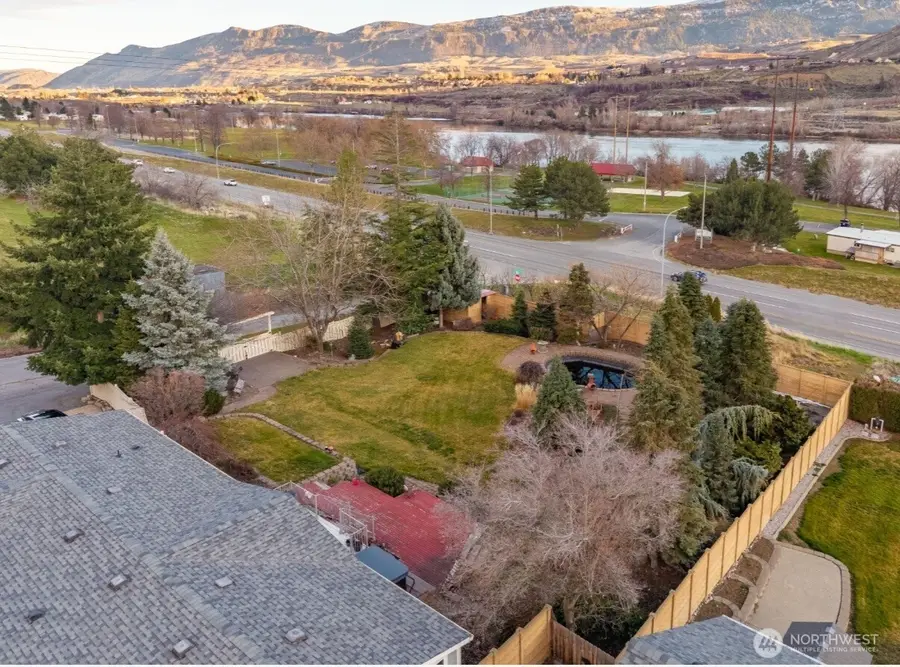 1160 S Mary Avenue, East Wenatchee, WA 98802 - #2