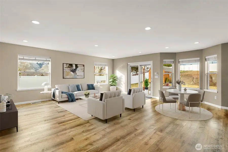 582 S James Avenue, East Wenatchee, WA 98802 - #3