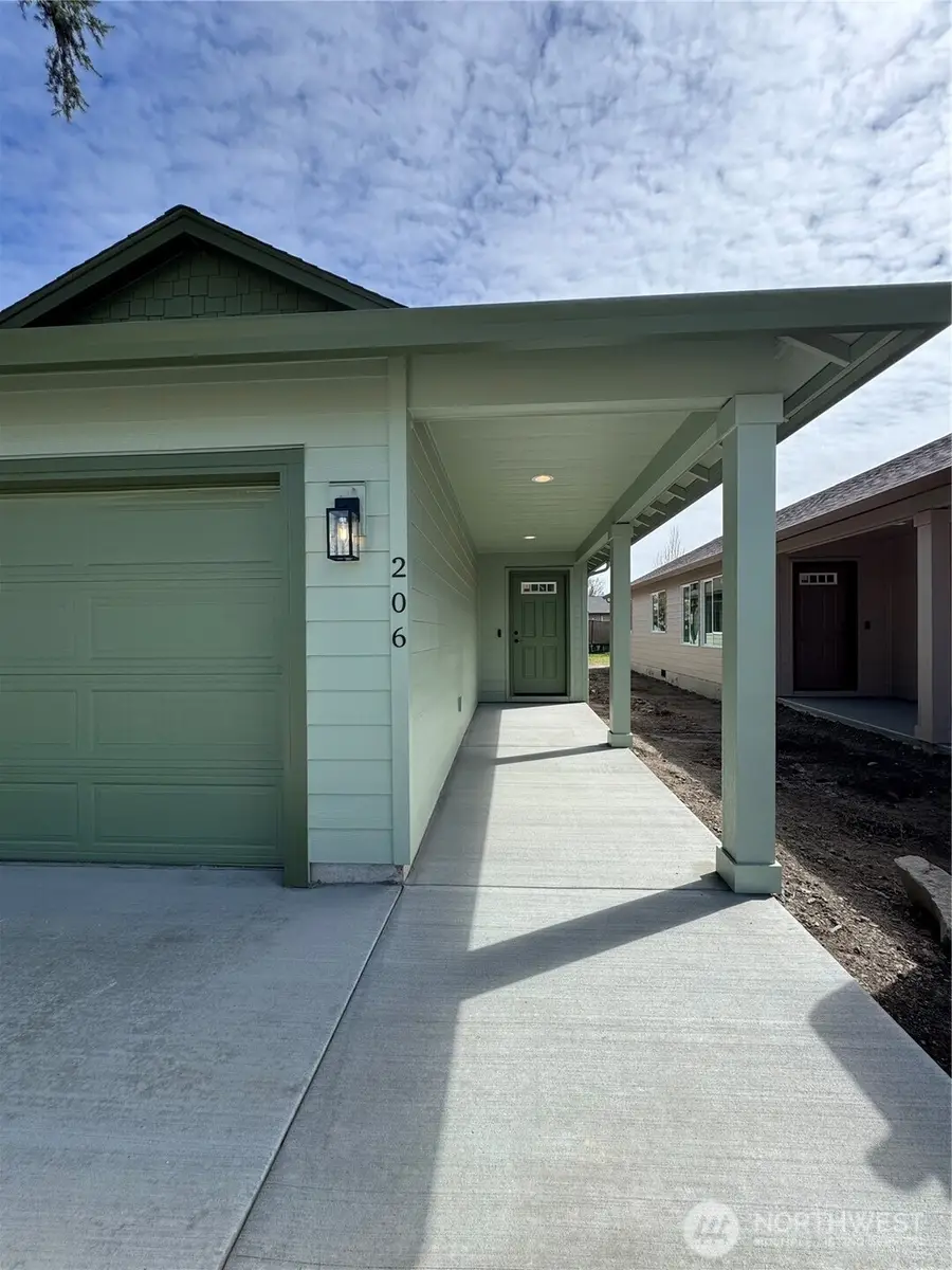 206 Douglas Street, Longview, WA 98632 - #2