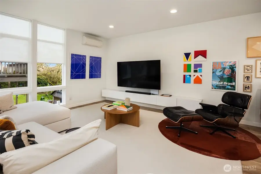 8606 Linden Avenue N, Seattle, WA 98103 - #3