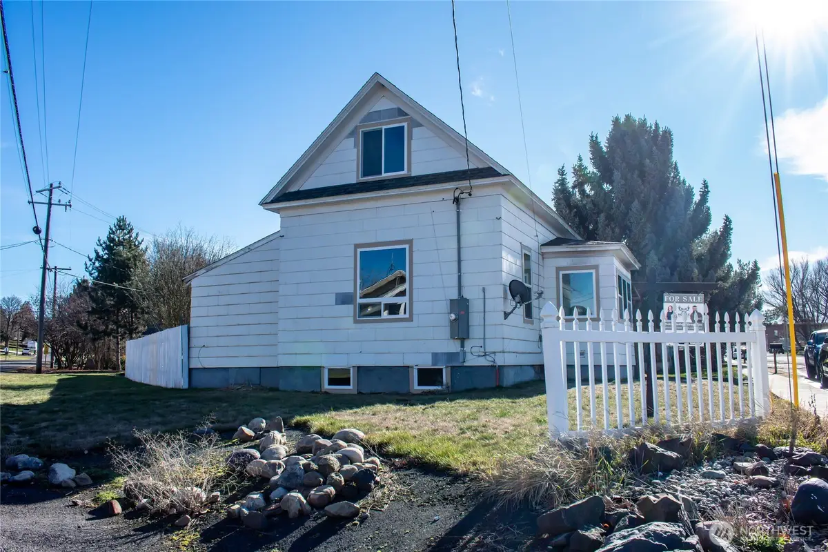 100 D Street, Endicott, WA 99125 - #1