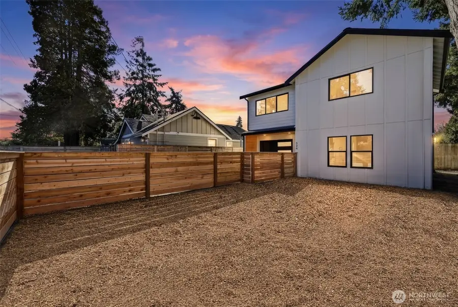526 N 100th Street, Seattle, WA 98133 - #2