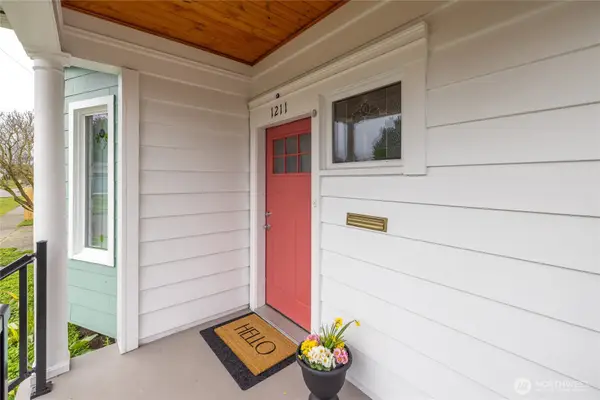 1211 S 17th Street, Tacoma, WA 98405