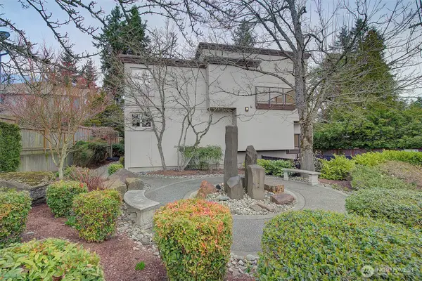 8503 Bowdoin Way #203, Edmonds, WA 98026
