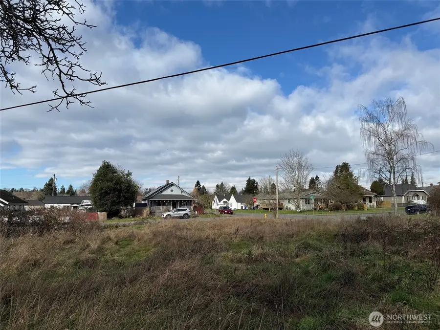 2501 Highland Avenue, Everett, WA 98201 - #3