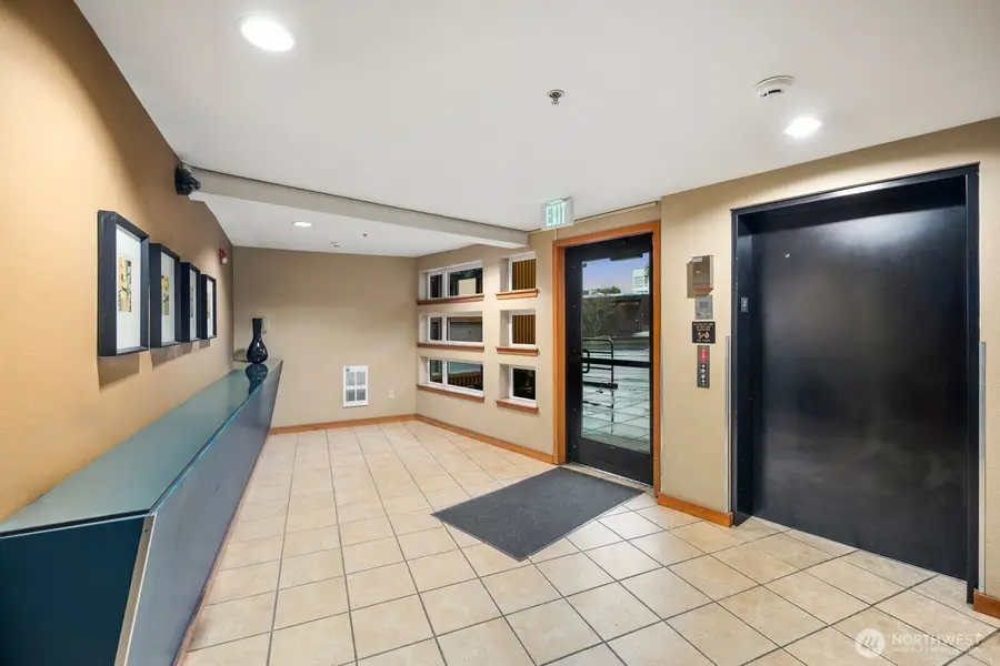 4020 Aurora Avenue N #204, Seattle, WA 98103 - #3