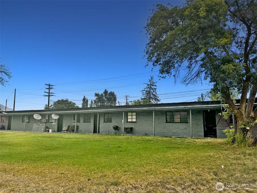 616 Columbia Avenue, Bridgeport, WA 98813 - #2