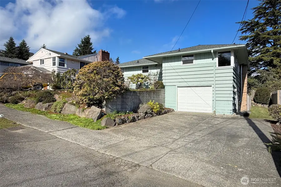 3110 SW 105th Street, Seattle, WA 98146 - #2