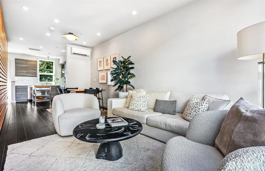 3220 Franklin Avenue E, Seattle, WA 98102 - #3