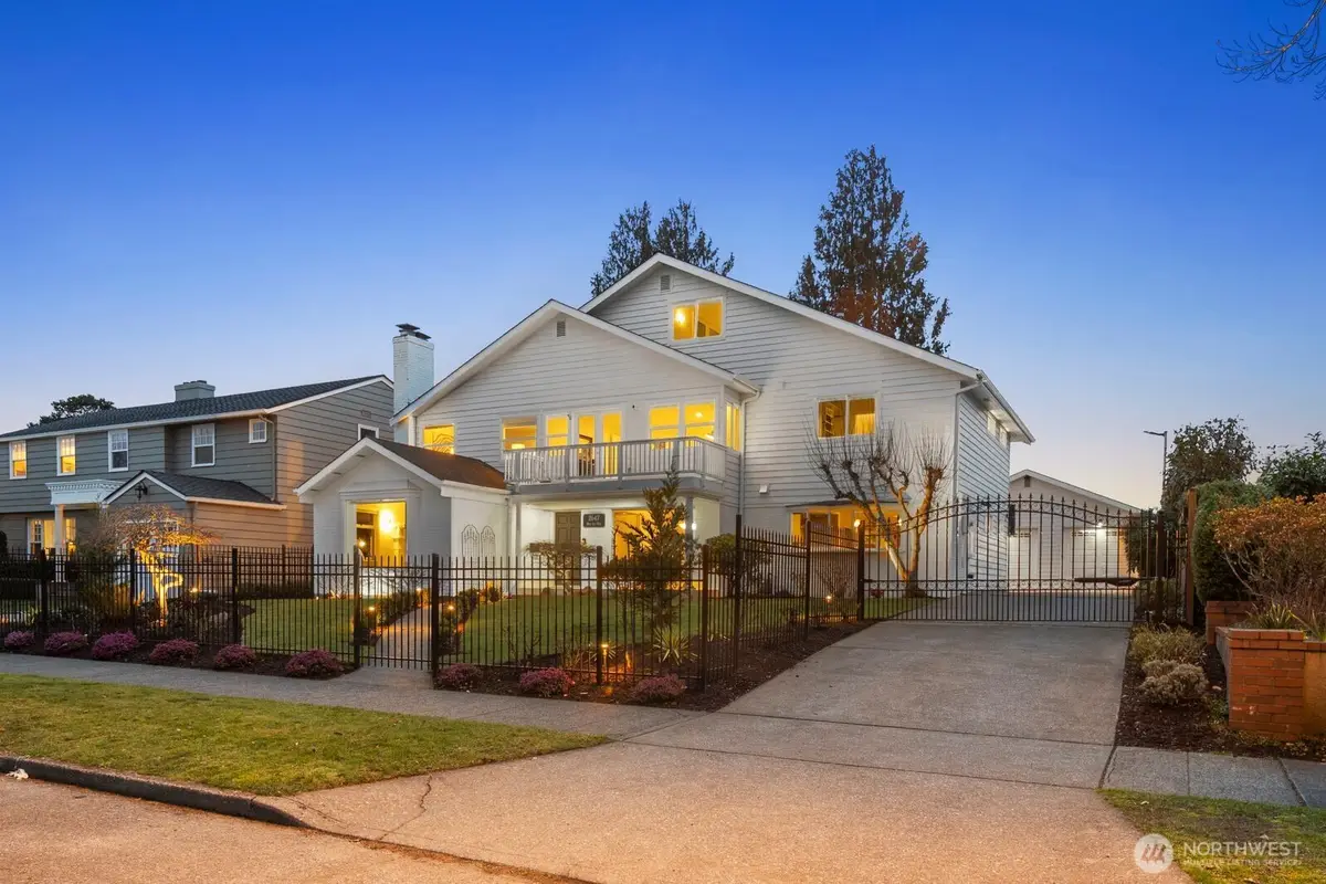 2647 39th Avenue W, Seattle, WA 98199 - #1