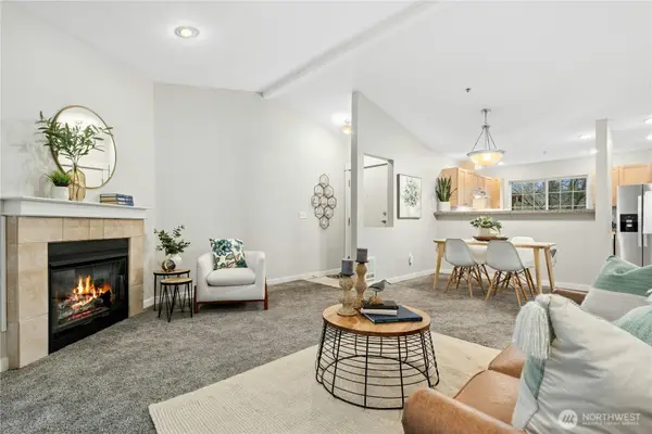 25025 SE Klahanie Boulevard #D302, Sammamish, WA 98029