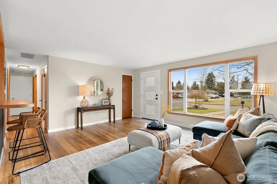 906 Redmond Avenue Ne, Renton, WA 98056 - #3