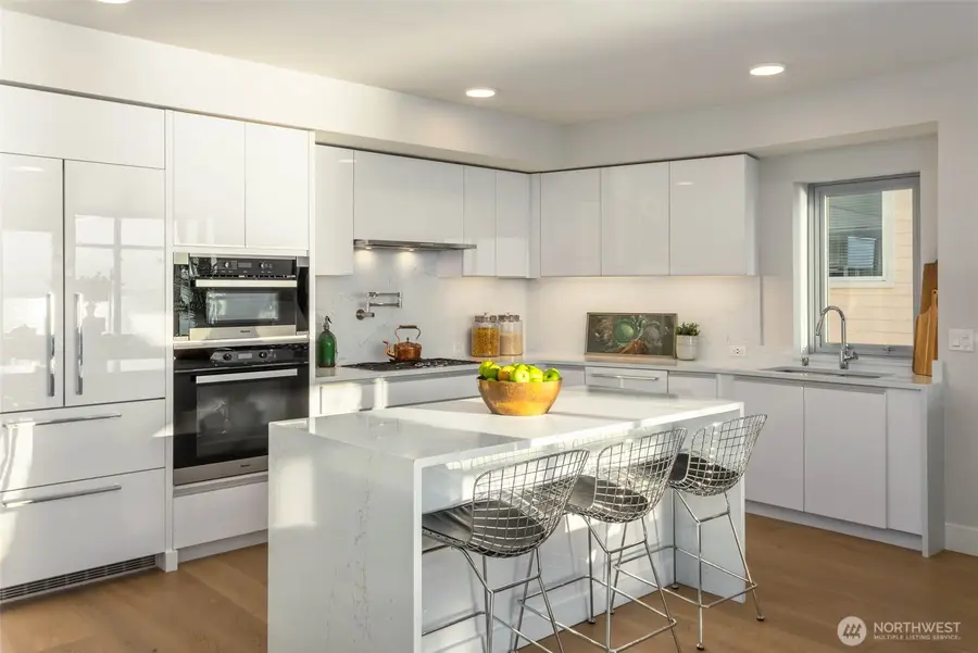 1250 Alki Avenue Sw #4A, Seattle, WA 98116 - #3