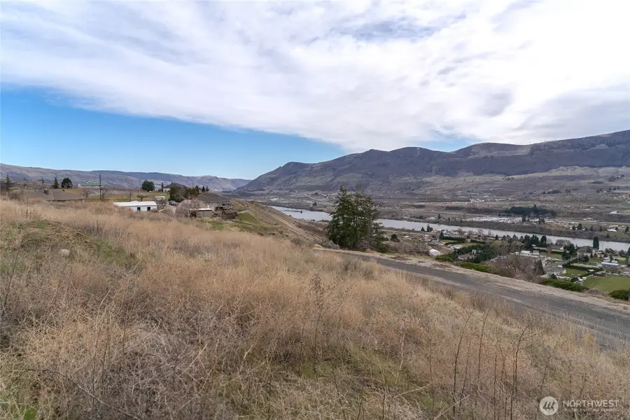 3203 10th Street Se, East Wenatchee, WA 98802 - #3