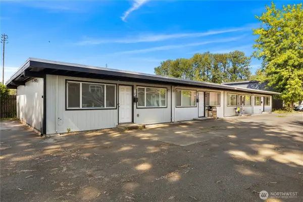 813 Woodford Avenue N, Kent, WA 98031