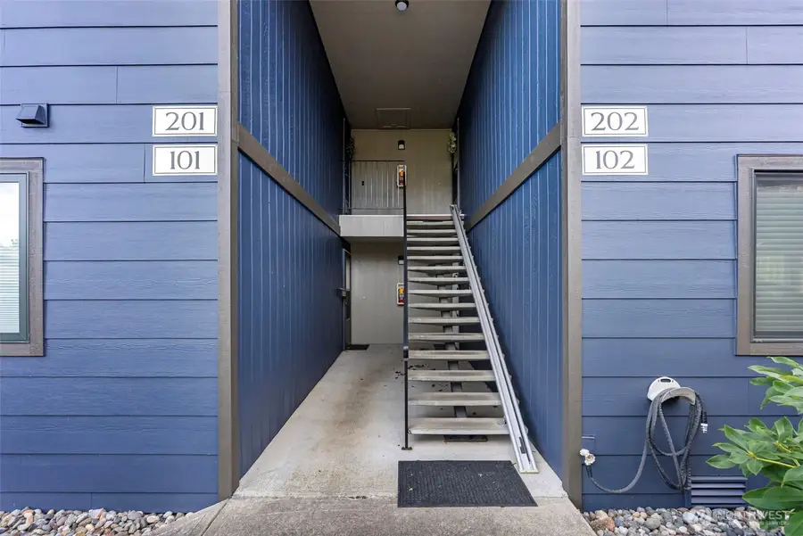 3330 Narrows View Lane Ne #201, Bremerton, WA 98310 - #3