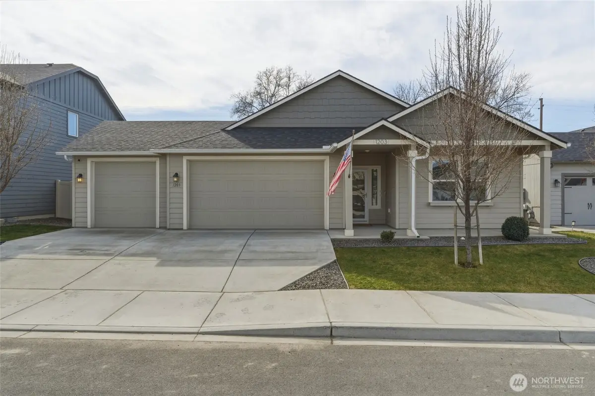 1203 SW Julia Street, College Place, WA 99324 - #1