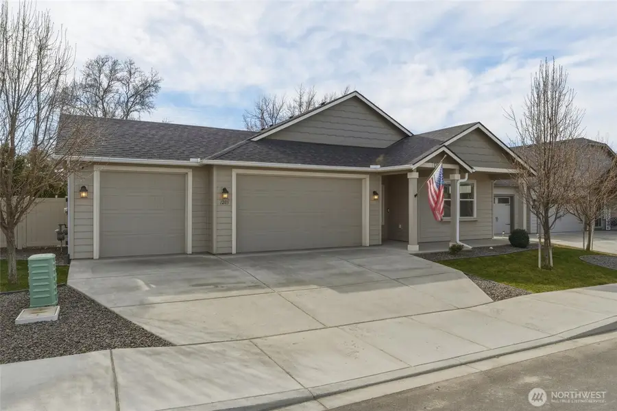 1203 SW Julia Street, College Place, WA 99324 - #2