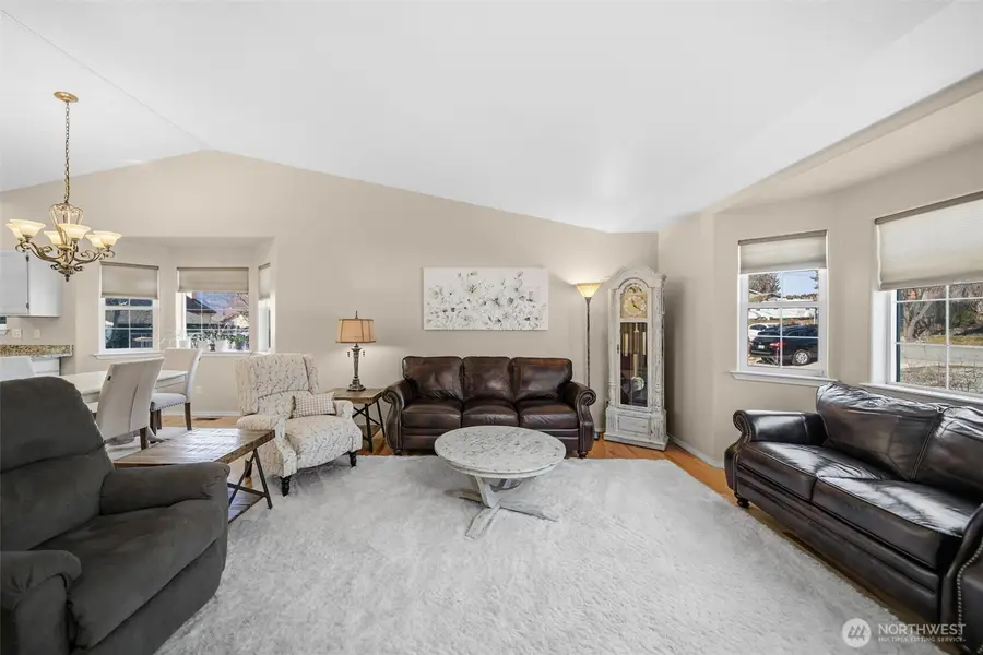 1816 NE 3rd Street, East Wenatchee, WA 98802 - #3