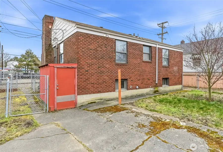 9017 14th Avenue S, Seattle, WA 98108 - #2